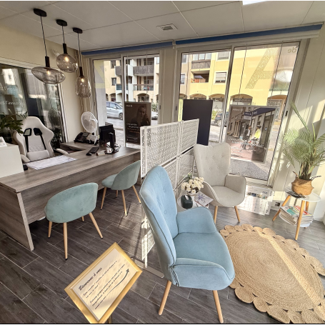 Patientez avec un café dans notre salle d'attente  propice à la détente