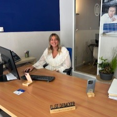 Elise DEBACKER
